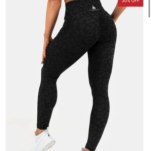 RYDERWEAR BLACK Instinct Scrunch Bum Leopard Print Leggings Women’s